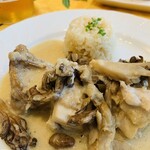 びすとろぽたじぇ - 鶏肉ホワイトソース煮込み