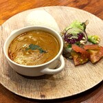 キャンプ飯ダイニング グラマラステーブル - マッサマンカレープレート