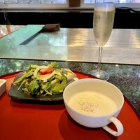 ステーキ円山 - コースのサラダと冷製スープ