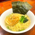 キャンプ飯ダイニング グラマラステーブル - 濃厚豚骨醬油らーめん