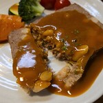 キッチン ブルー グローブ - テリーヌをカット