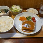 キッチン ブルー グローブ - 牛挽肉とイベリコ豚と白いんげ豆のテリーヌ　サバイヨンソース
