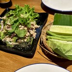 Sit and Wonder - 豚ひき肉のスパイシーサラダ