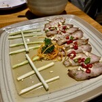 Sit and Wonder - 豚首のグリルサラダ