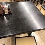 麺処 綿谷 丸亀店 - 黒塗りなテーブル