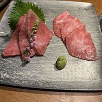 蕃 YORONIKU - 左がヒレ肉　右がトモサンカク