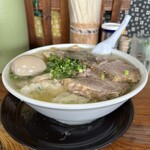 伊達屋 - 皿に溢れる程スープたっぷり