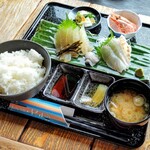 光る海 - ヒラメ＆昆布〆カレイ 2種盛定食
