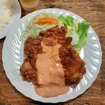 鳥心 - どーんと一枚、オーロラソースが食欲をそそります！