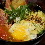 スープカリー 奥芝商店  - ベーコン＆半熟目玉焼き、トマトと炙りチーズ