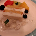 シェ大見山 - ヨーグルトのムースと果物