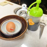 焼肉 精香苑 - 10秒炙りザブトンの卵とタレ