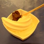 福山ニューキャッスルホテル ビアホール - デザート：ソフトクリームにチョコ (2024.07.14)
