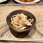 鳥茂 - 玉ねぎとガツの突き出し