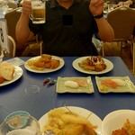 福山ニューキャッスルホテル ビアホール - 我が友人「ビール」を片手に、そして「料理」を前にして、笑顔 (2024.07.14)