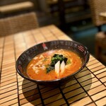 元祖トマトラーメンと元祖豆乳ラーメンと元祖トマトもつ鍋 三味 - 