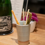 ARMONICO - 桜海老と青海苔のグリッシーニ ワカメとちりめんじゃこのクロカンテ ンドュイヤと白胡麻のグリッシーニ