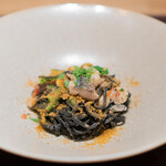 ARMONICO - イサキとイカ墨を練り込んだタリオリーニ