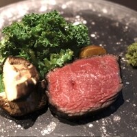 佐賀牛 Sagaya 銀座 - 佐賀牛赤身ステーキ　無農薬サラダ仕立て