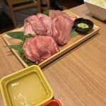 焼肉一心たん助 - ピンクの演舞会