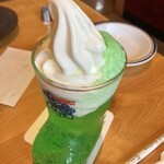 珈琲所コメダ珈琲店 - ドリンク写真:普通に美味しいクリームソーダ✨