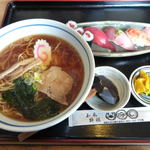 玉や清寿し - 寿しとラーメン￥９００