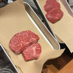 WHITE CROWN 精肉店 - 焼く前のステーキ