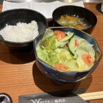 WHITE CROWN 精肉店 - サラダ、スープ、ご飯（ご飯は少なめにしてもらってます）