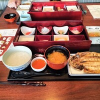 日本料理 初海 - これ書いててHPのメニューとこの写真改めて見たらレモン無いよネ