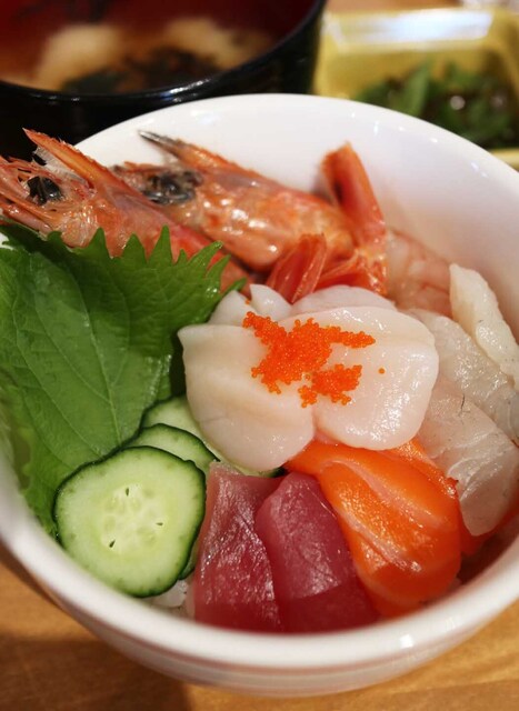 駅ナカ酒場 62371◎（ムツミナト）陸奥湊駅の立ち飲み居酒屋