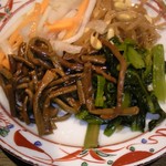 焼肉 まる屋 - ナムル盛り合わせ