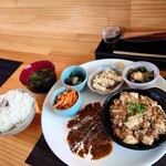 GOHAN-YA あたしんち - 大盛り麻婆豆腐定食 1,500円(税込)。