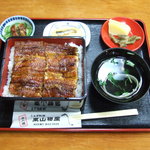炭火焼うなぎ 東山物産 - うな丼上