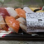 スーパーアークス - 料理写真:惣菜の日限定握り寿司 ¥398+税 ネタ薄めですが、これで税込430円は圧倒的企業努力 美味しくいただきました( ´∀`)