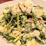 Queue de Neuf - ほうれん草、ベーコンのシーザーサラダ
