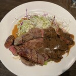 キャトルラパン - 左はポン酢、右はソースです