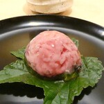 澤田 - 「紫陽花」黄身餡きんとんの葛饅頭