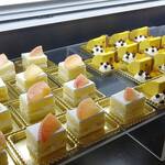 オールデイダイニング カリフォルニア - 桃のショートケーキ、マンゴーキャラメル