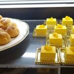 オールデイダイニング カリフォルニア - 桃のシュークリーム、ムースパッションマンゴー