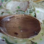 のり一 - スープの味は塩ベース　透明でクリアな見た目からもあっさりした感じが伝わります