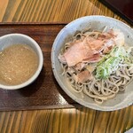 あみだそば はなれ - こんな感じでセッティング。大根おろしたっぷりのお出汁が美味しい。(๑'ڡ'๑)୨♡