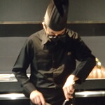 鉄板焼 Baknos - 食べるだけでなく料理する様子を目で楽しみながら食べられます