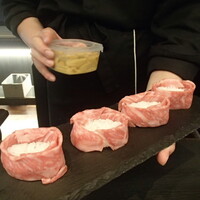 鉄板焼 Baknos - 素材を説明しながら見せて回っていました
