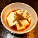 炭と蕎麦と釜めし はら田 - 山芋とつんつん漬け