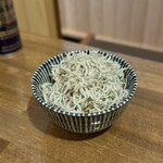 酒肴場 屯 - 白ご飯¥150には釜揚げシラス大サービス