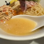 酒肴場 屯 - 一口目からカニの旨味が口いっぱいに広がります。