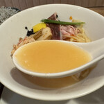 酒肴場 屯 - カニの旨味あふれるスープ