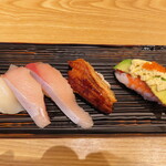 のん太鮨 一丁目一番地 - 2024年の単品｢いか、はまち×2、うなぎ、えびアボカド｣