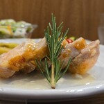 キッチン ブルー グローブ - 横から、ローズマリーが物凄く香る、