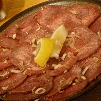 ホルモン焼肉 富や 栄店 - 